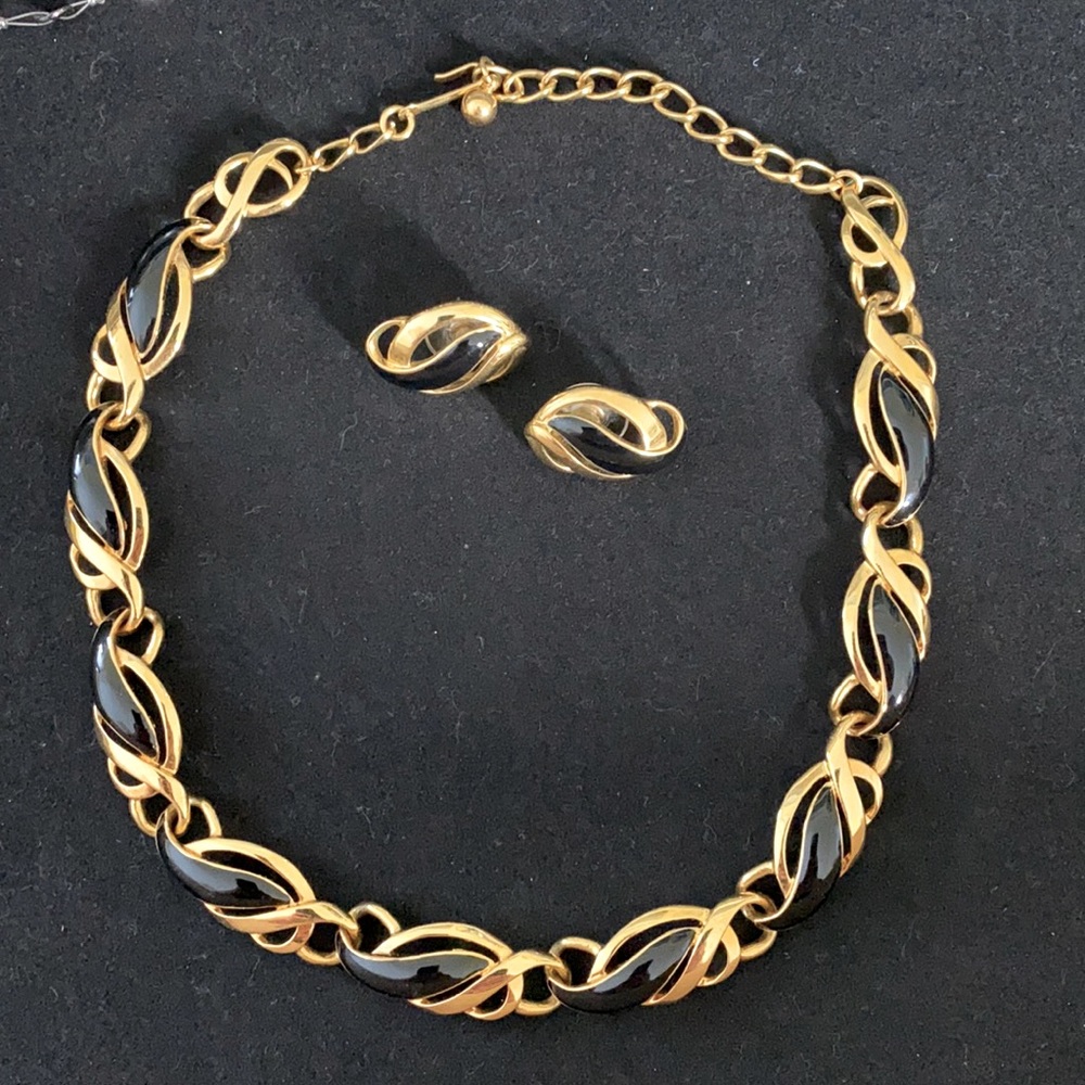 Gold/Black 7” Tahari Necklace & Matching Earrings